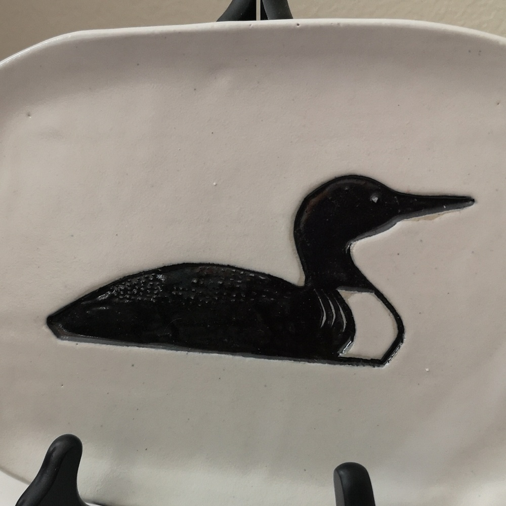 Beautiful Studio Art Pottery Display / Trinket Dish With Loon Signed Stand Incl - Picture 2 of 6